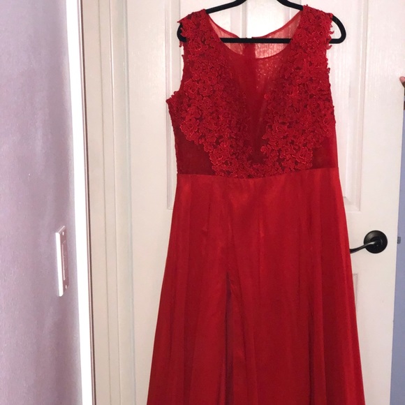 Red prom dress - Picture 4 of 4